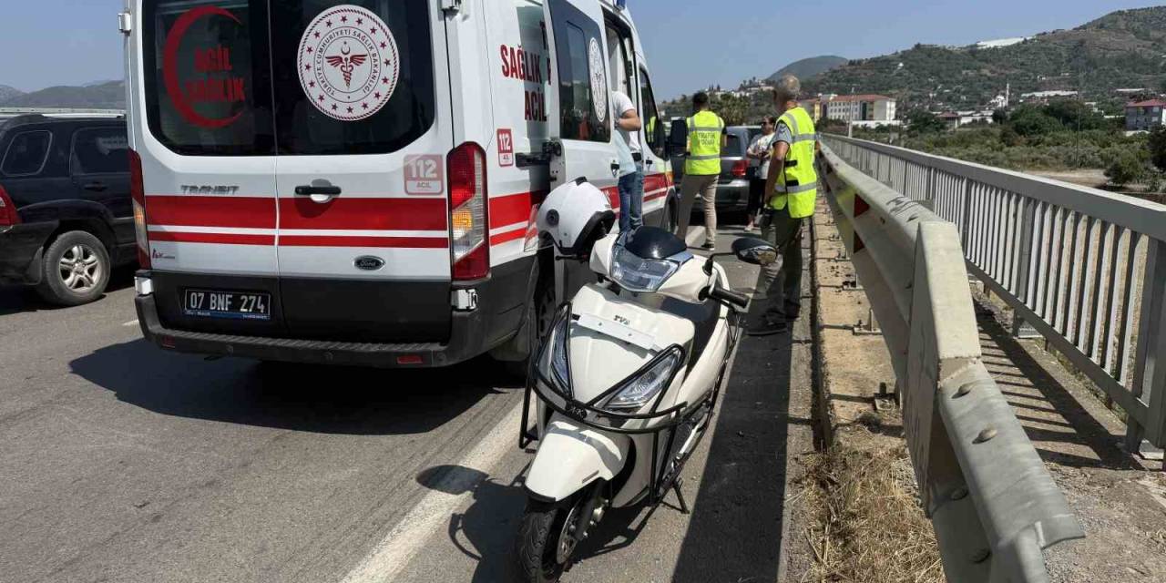 Otomobille Motosiklet Çarpıştı: 1 Yaralı