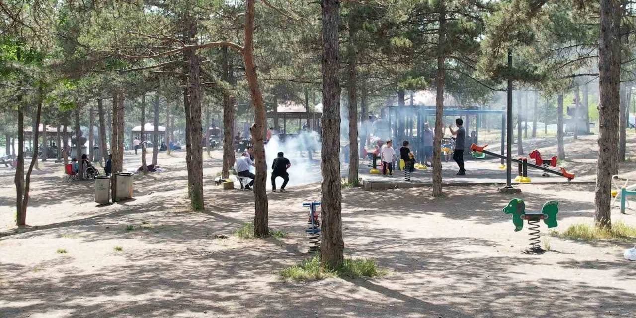 Ankaralılar Kurban Bayramı’nda Mavi Göl’e Akın Etti