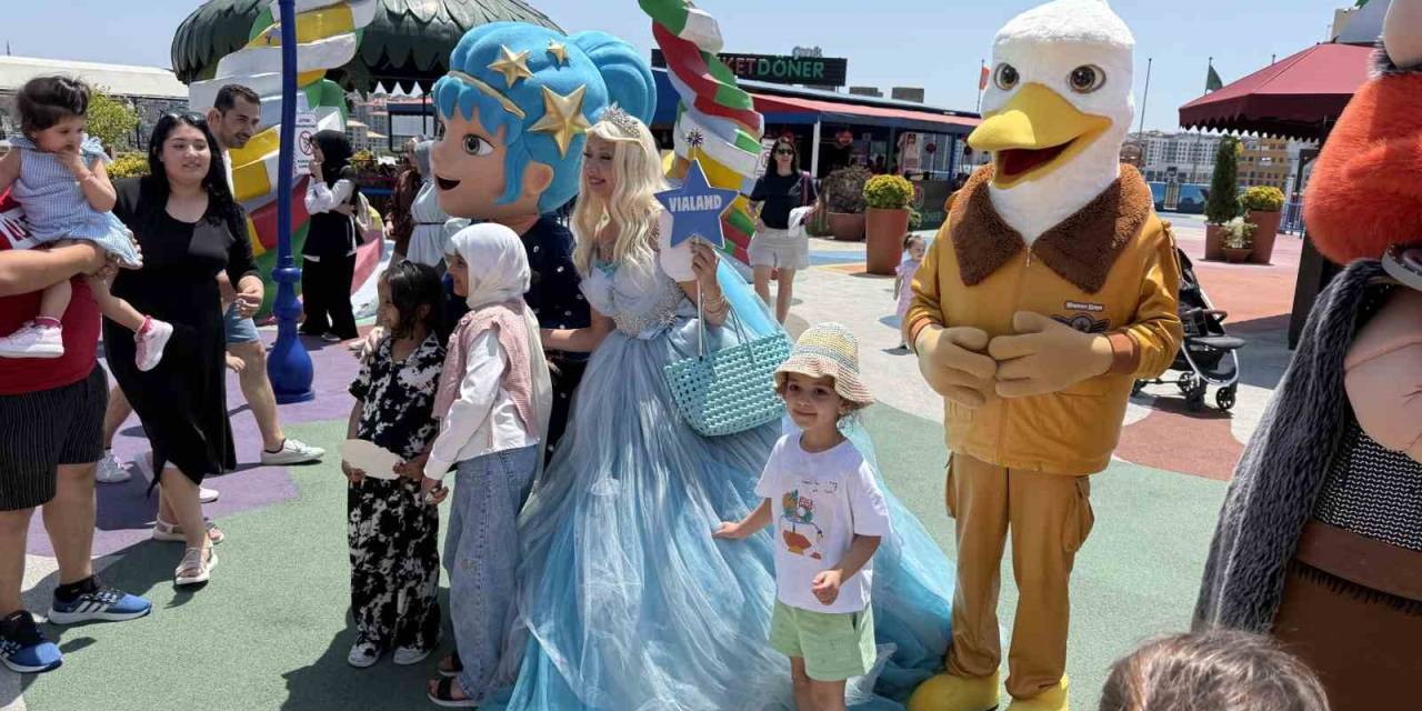 Bayramın İkinci Gününde Çocuklar Eğlence Merkezine Akın Etti