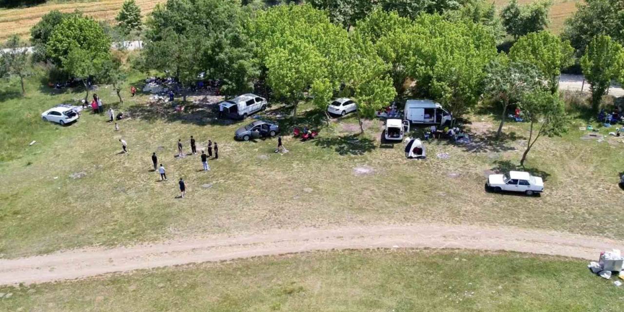İstanbul’da Piknik Alanlarındaki Yoğunluk Havadan Görüntülendi