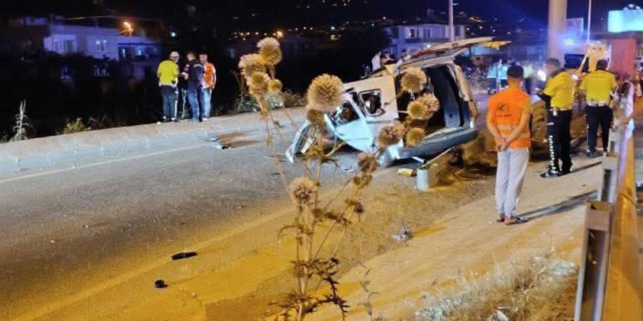 Kahramanmaraş’ta Hafif Ticari Araç Bariyere Çarptı: 1 Ölü, 1 Yaralı