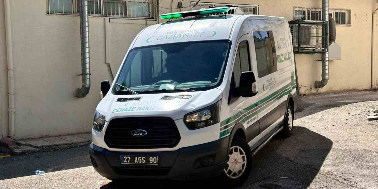 Kilitli Odada Ölü Bulunan Anne Ve Kızının Cenazeleri Yakınlarına Teslim Edildi