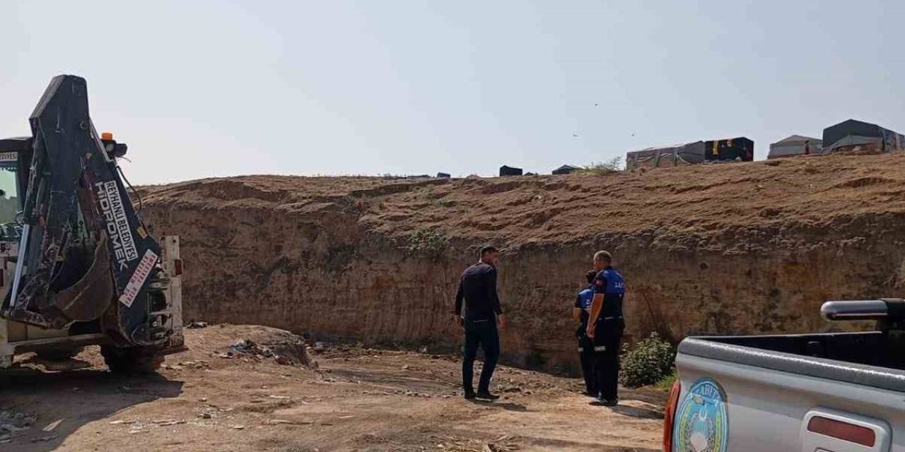 Reyhanlı’da Açık Alana Bırakılan Kurban Atıkları Temizlendi