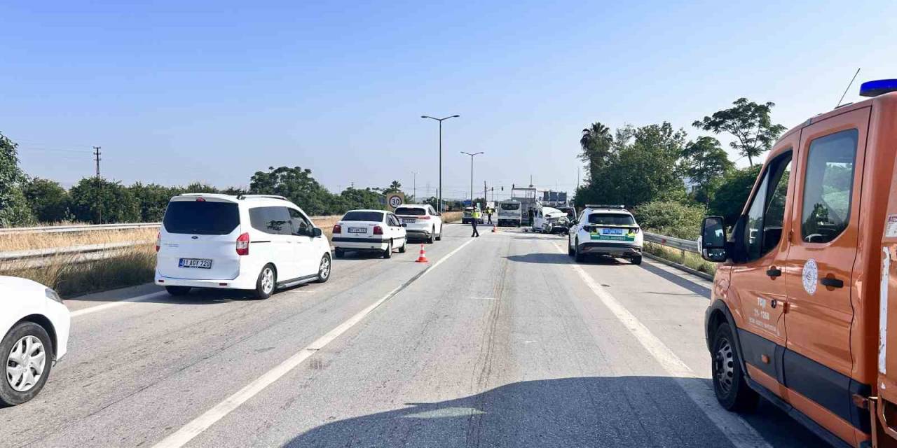 Hatay’da Kamyon 3 Aracı Biçti: 1 Ölü, 10 Yaralı