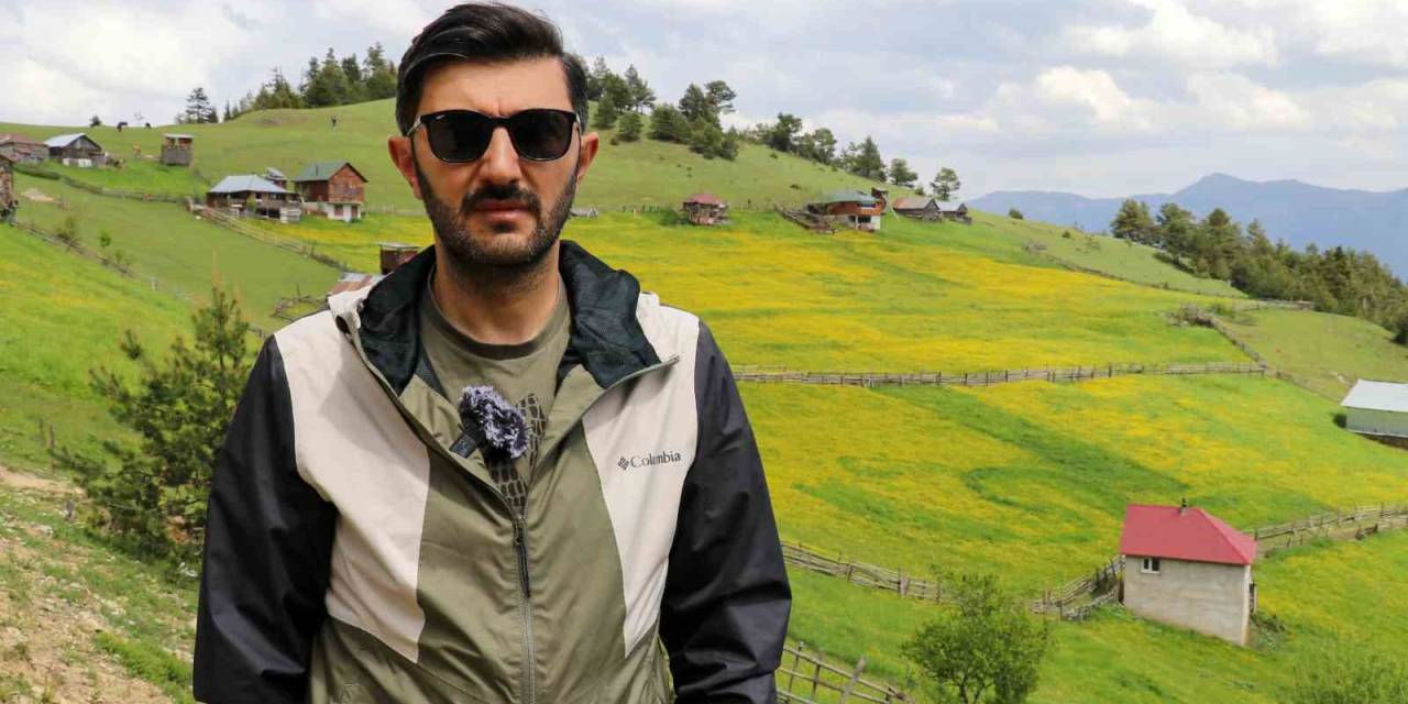 3 Bin Kilometreden Gelip Memleketini Tanıtıyor