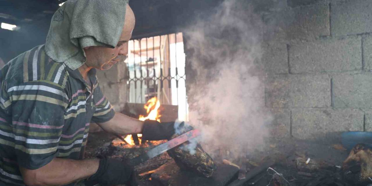 Adana Sıcağında "Kelle Paça" Ütücülerin Zorlu Mesaisi