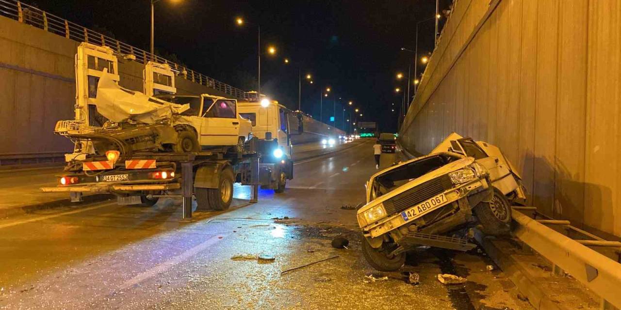 Konya’da Karşı Şeride Geçen Otomobil 2 Araca Çarptı: 6 Yaralı