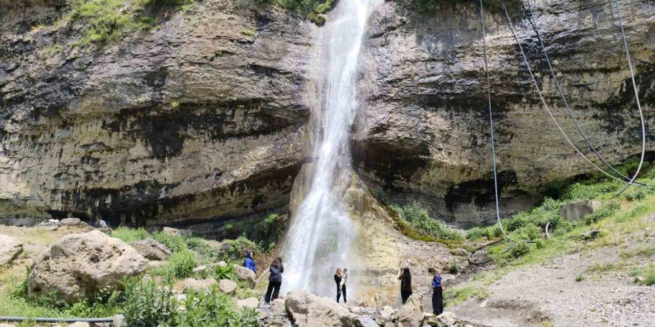 Ağaçdibi Şelalesi’ne 3 Günde 4 Bin Kişi Ziyaret Etti