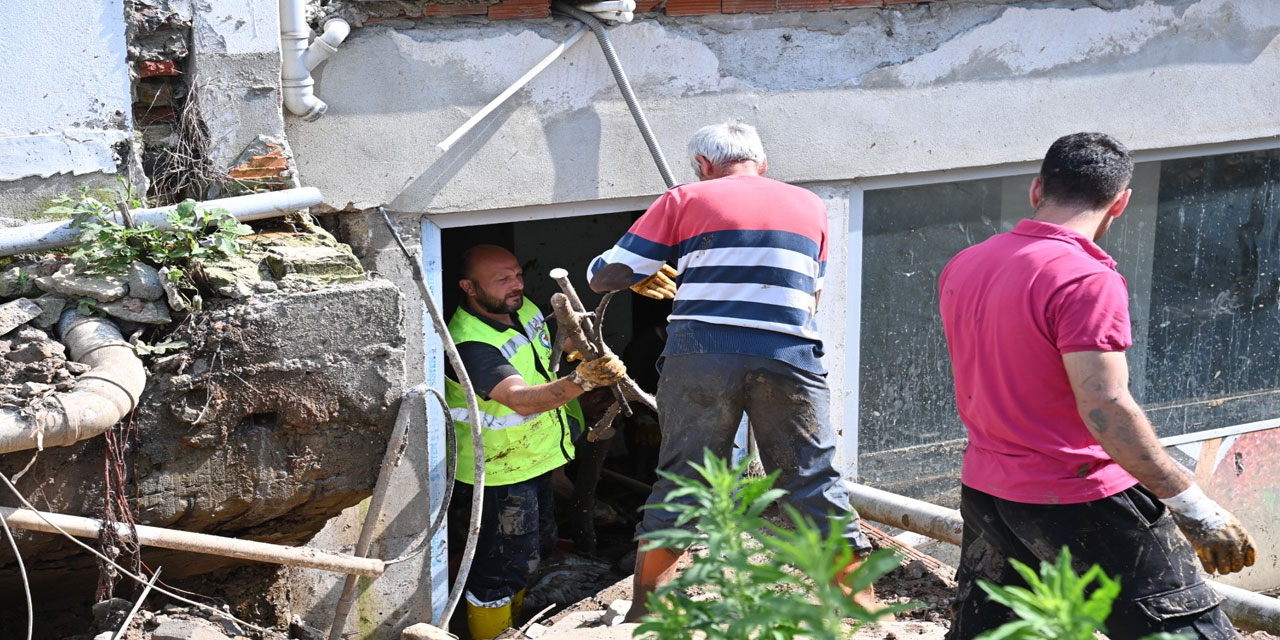 Büyükşehir Zor Günde Vatandaşın Yanında