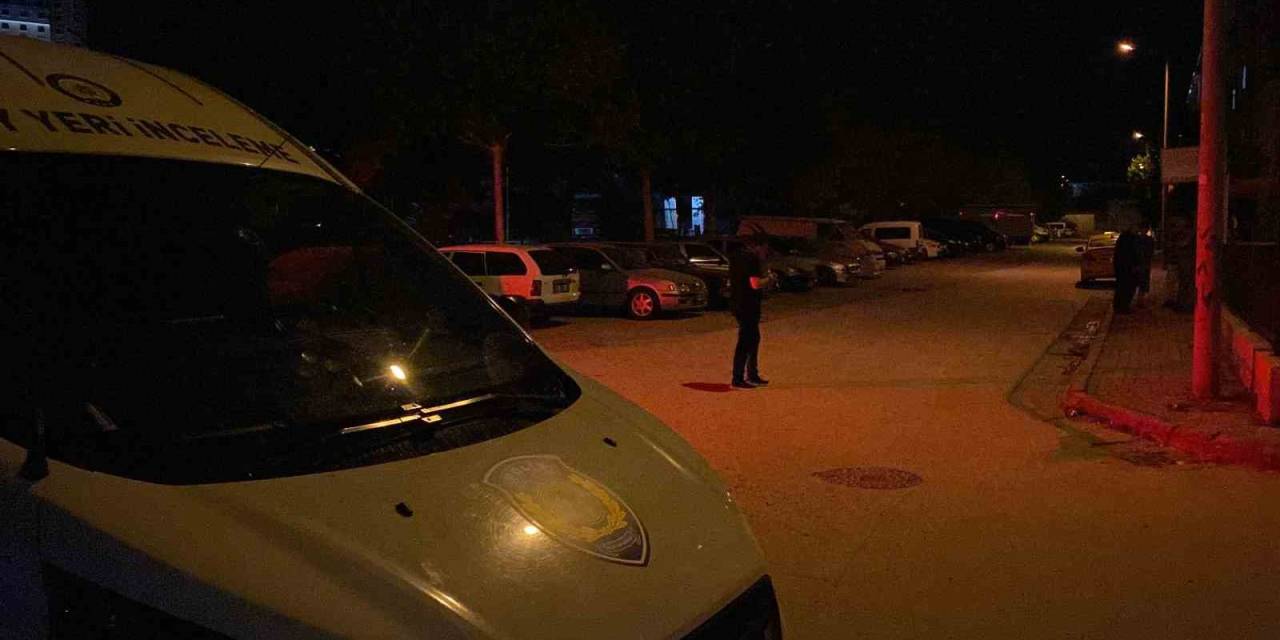 17 Yaşındaki Genç, Tanımadığı Şahıslar Tarafından Bıçaklandı