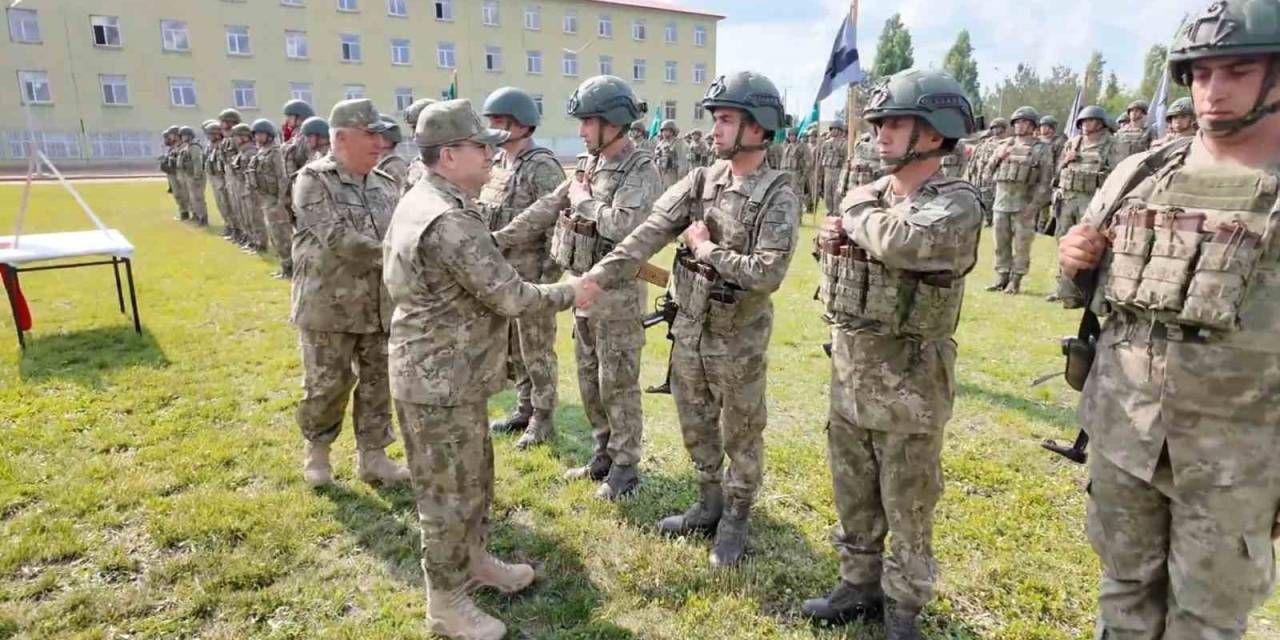 Kara Kuvvetleri Komutanı Orgeneral Bayraktaroğlu, Mehmetçik’in Bayramını Kutladı