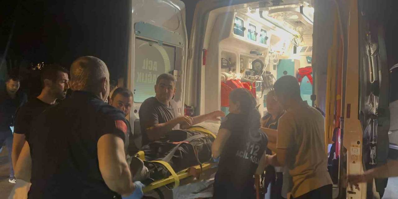 Kontrolden Çıkan Motosiklet Devrildi, Sürücü Ağır Yaralandı