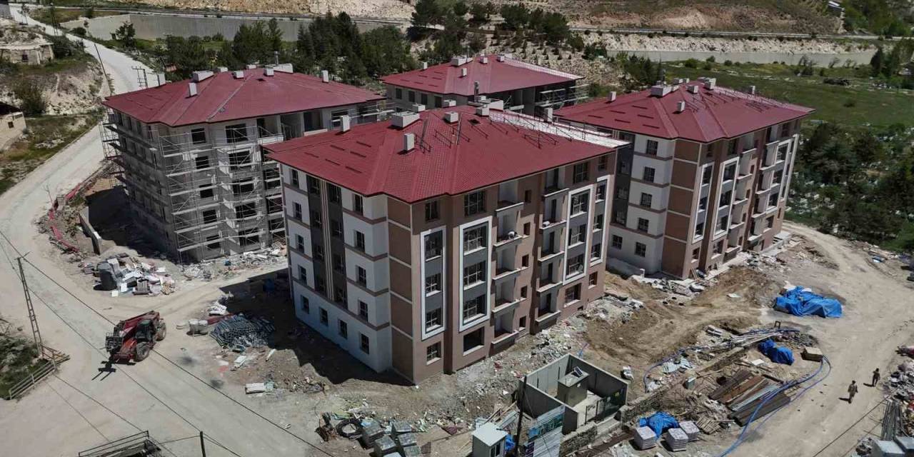 Asrın Felaketinden Etkilenen Sivas’ın İlçesinde Afet Konutları Hızla Yükseliyor