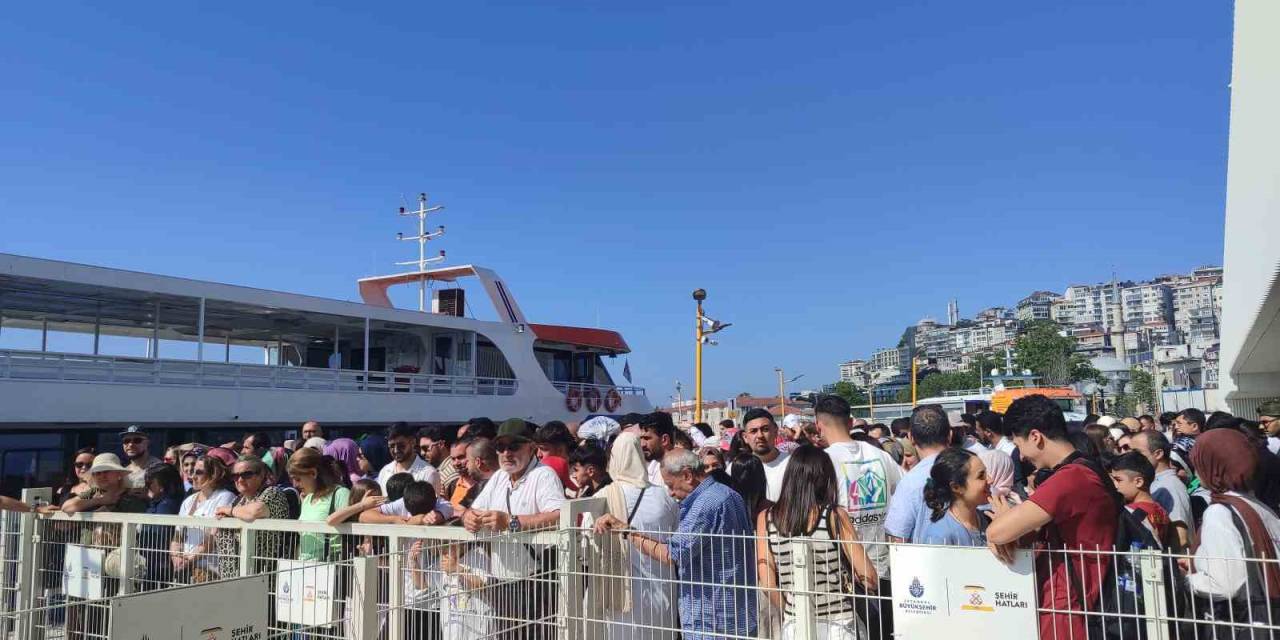 Bayramın Son Gününde Adalar İskelesi’nde Yoğunluk Oluştu