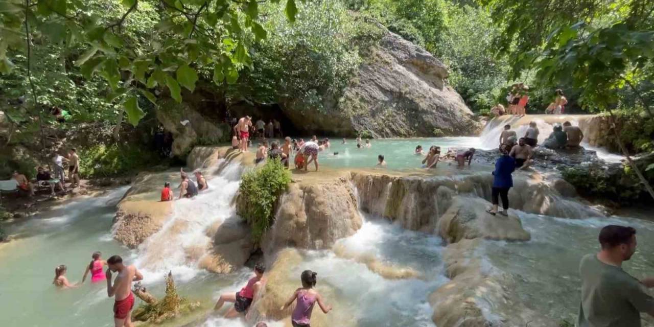 Kurban Bayramı’nda Gürleyik Şelalesi’ne Ziyaretçi Akını