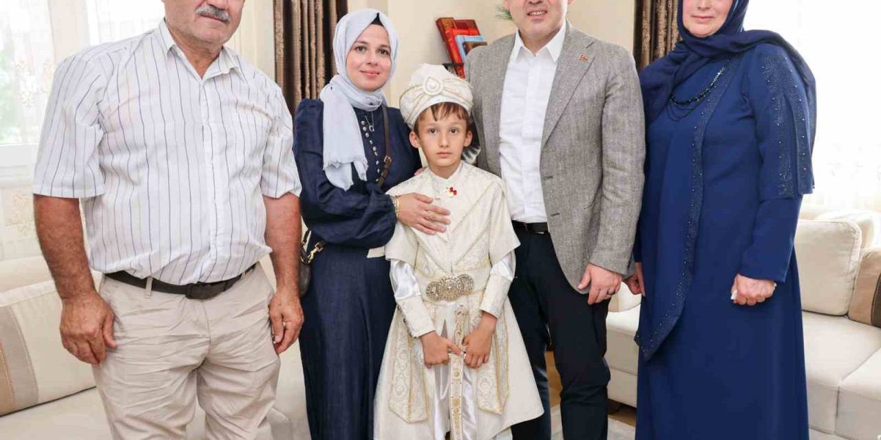 Bilecik Valisi Sözer, Kazada Hayatını Kaybeden Bekçi Kemal Badalov’un Oğlunun Sünnet Düğününe Katıldı