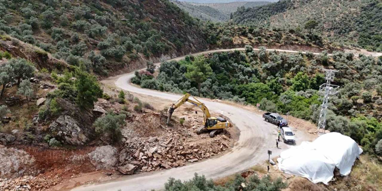 Büyükşehir, Karahayıt’taki Yol Çalışmalarına Devam Ediyor