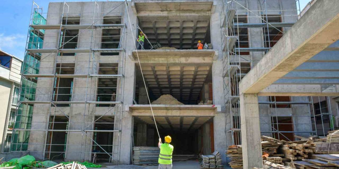 Esenyurt’ta Mahalle Konağı’nın Yüzde 75’i Tamamlandı