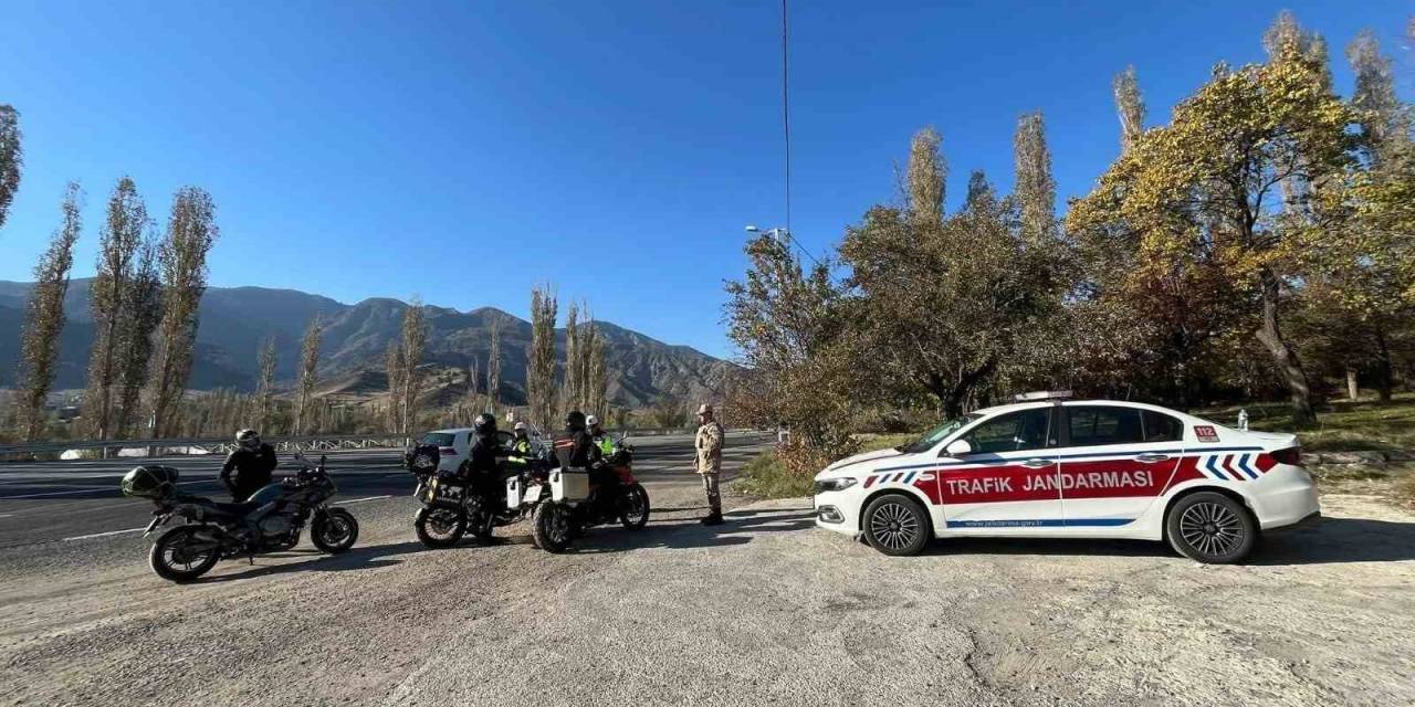 Jandarma Bir Ay İçinde 24 Bin 680 Aracı Kontrol Etti