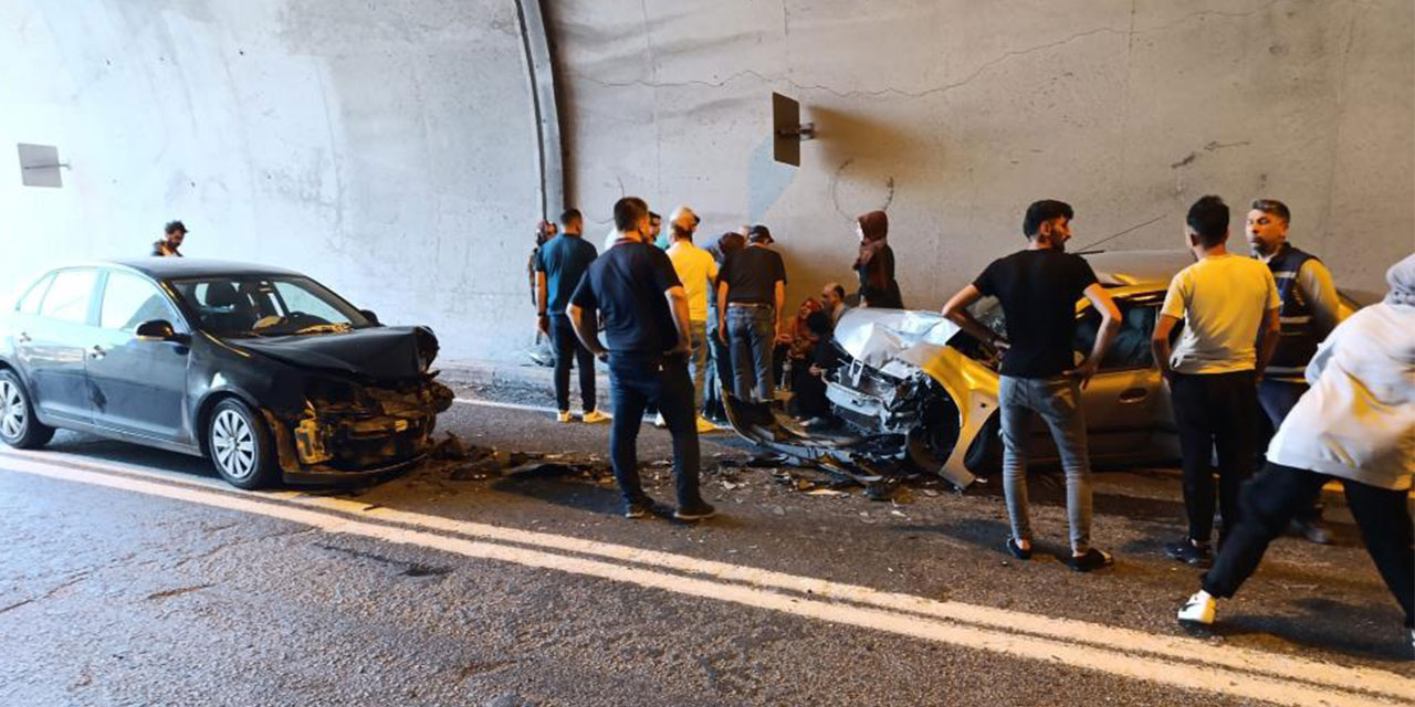 Rize'deki Kazanın Artvin'deki Cenazesinden Dönen Aile Artvin'de Kaza Yaptı, 5 Yaralı