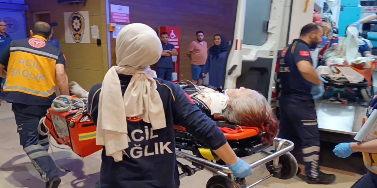 Üst geçidi kullanmayıp, yoldan karşıya geçmeye çalışan yayaya otobüs çarptı