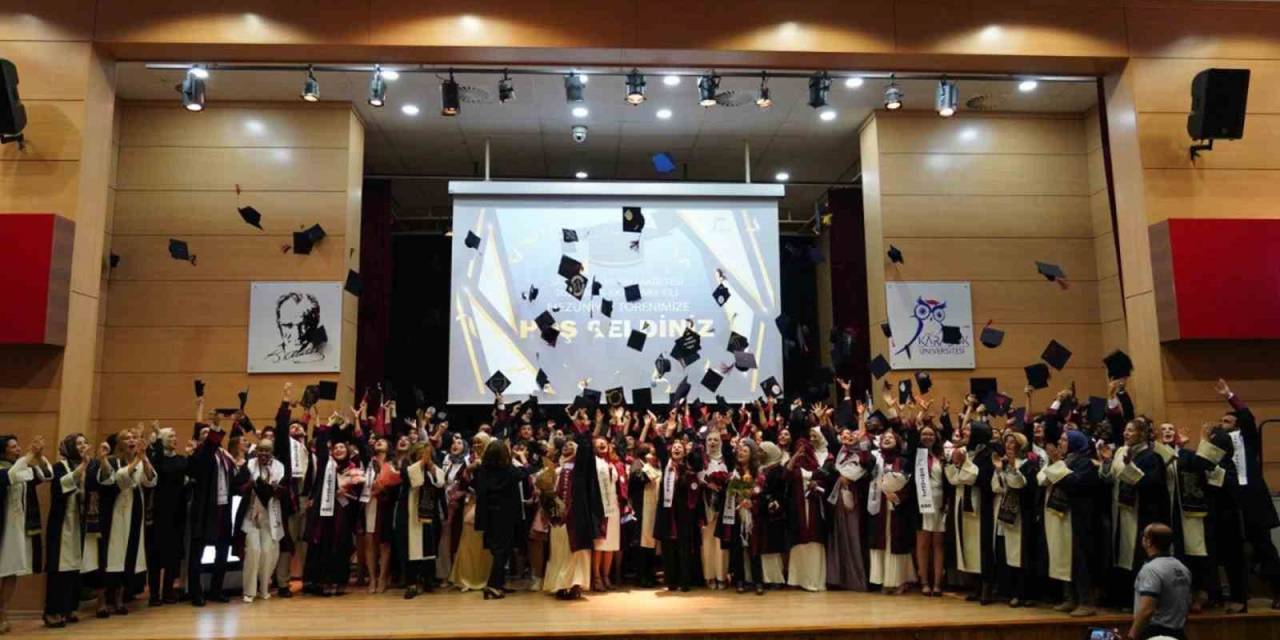 Geleceğin Sağlıkçıları Diplomalarını Aldı