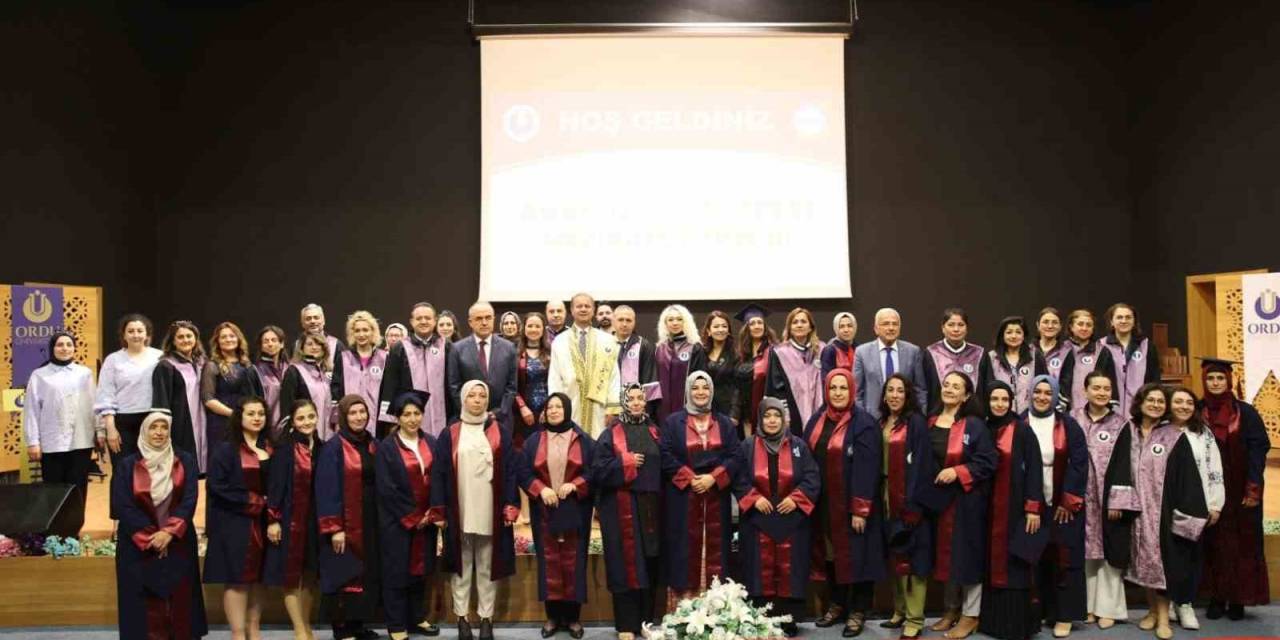 ’Anne Üniversitesi’ İlk Mezunlarını Verdi