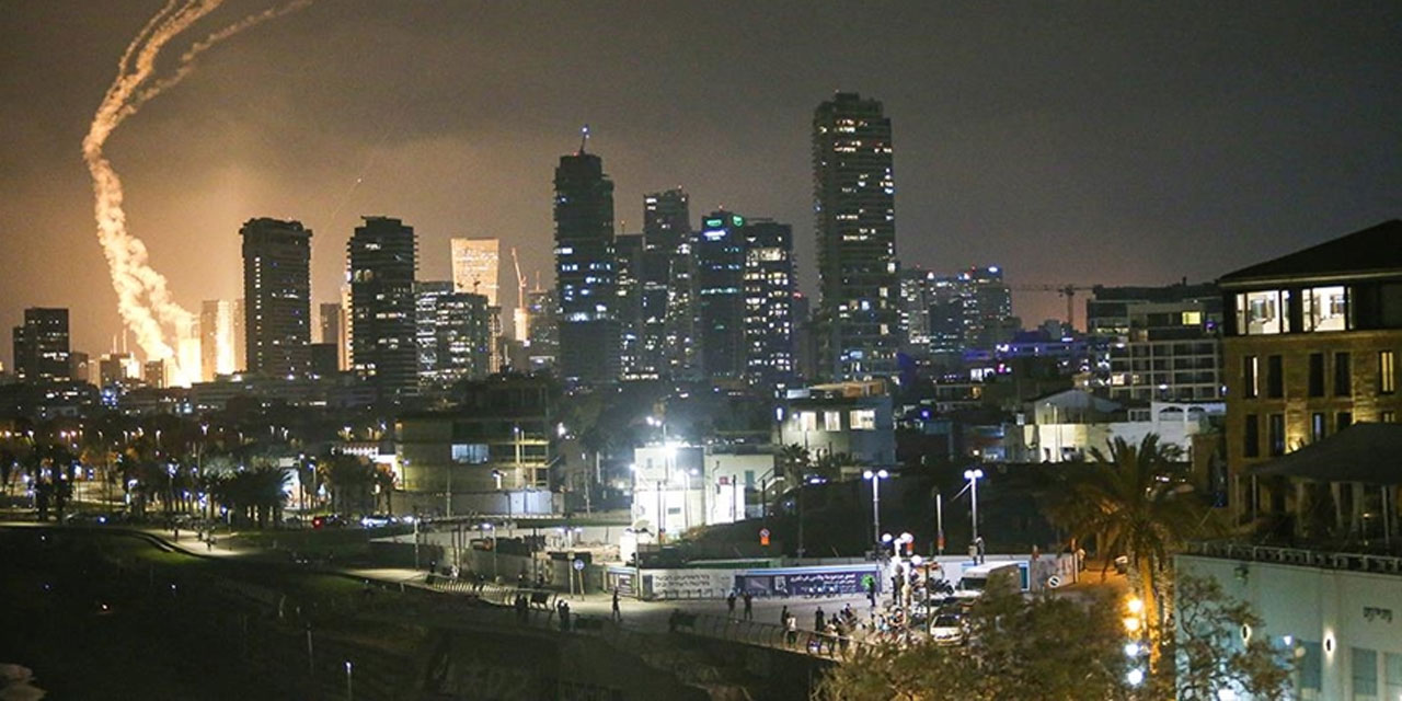 İran, İsrail'in saldırılarına karşılık balistik füze saldırıları düzenledi