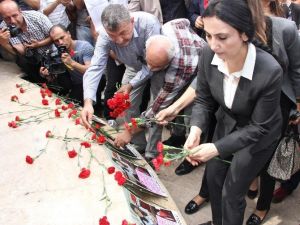Yüksekdağ: “Barış İçin Direniyoruz, Barış İçin Yürüyoruz”
