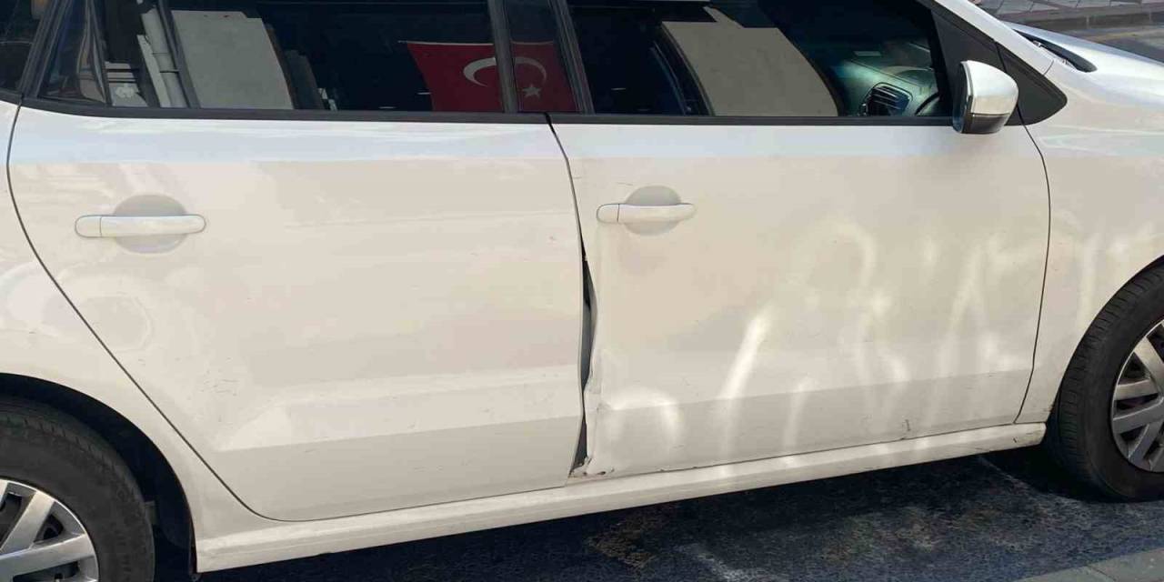 Motosiklet Sürücüsü, Otomobilin Açılan Kapısına Çarptı