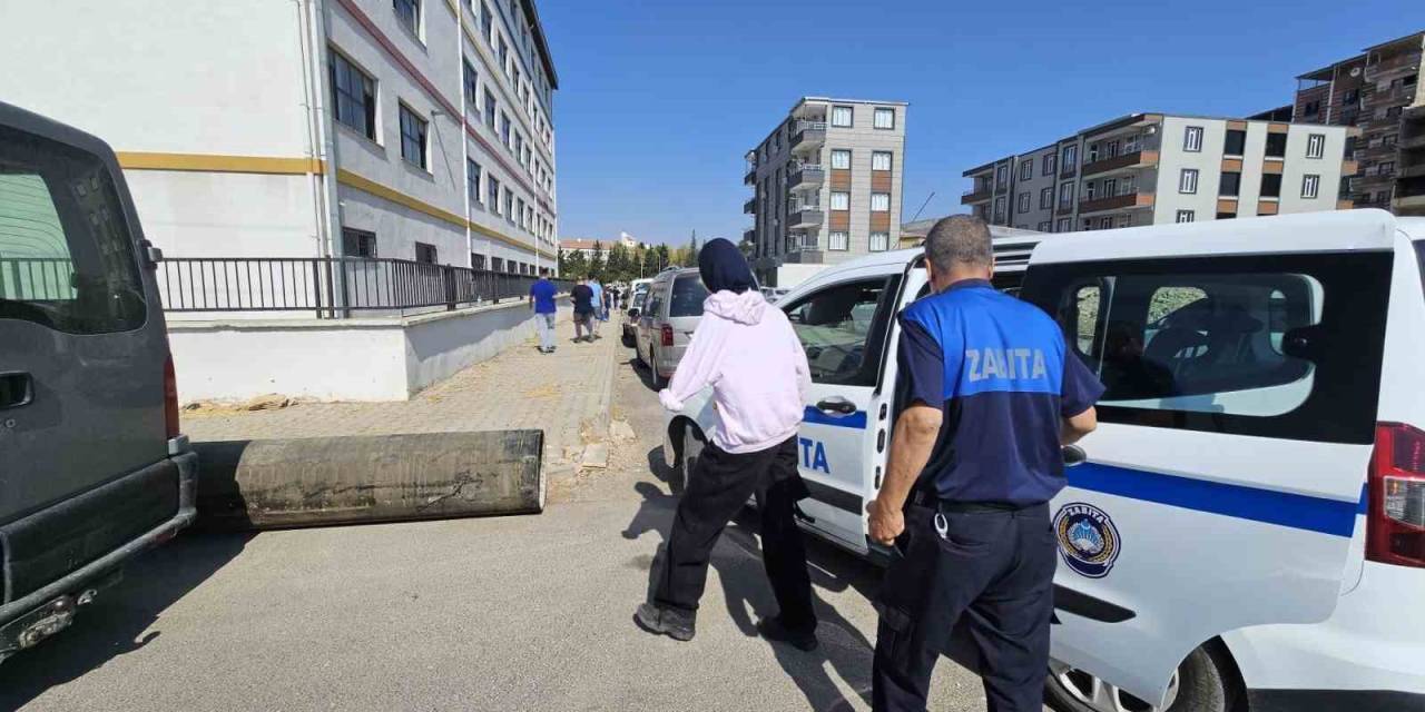 Zabıta Ekipleri, Geç Kalan Öğrenciyi Lgs Sınavına Yetiştirdi