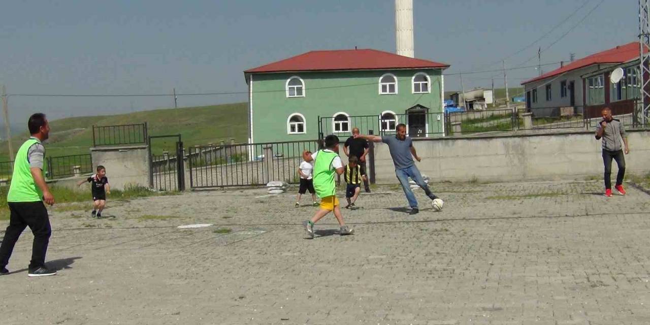 Kars’ta ’babalar Günü’ Futbol Coşkusuyla Kutlandı