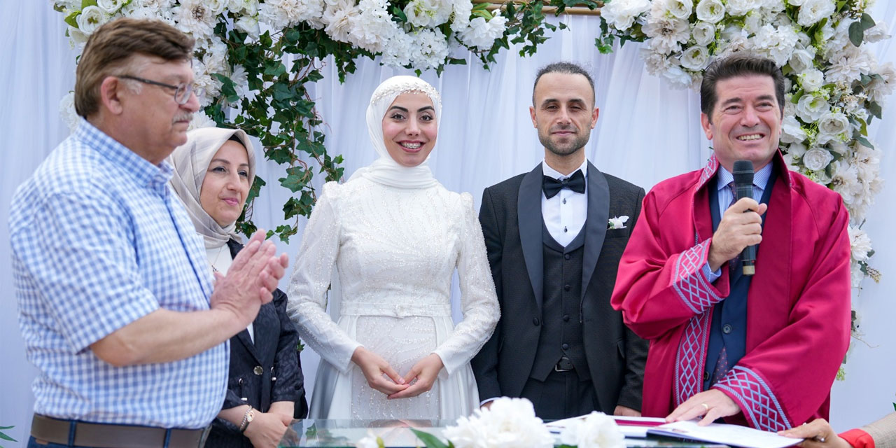 Trabzon'daki Tarihi Hasan Paşa Asker Hamamı Müzesi'ndeki ilk nikahı Başkan Kaya kıydı