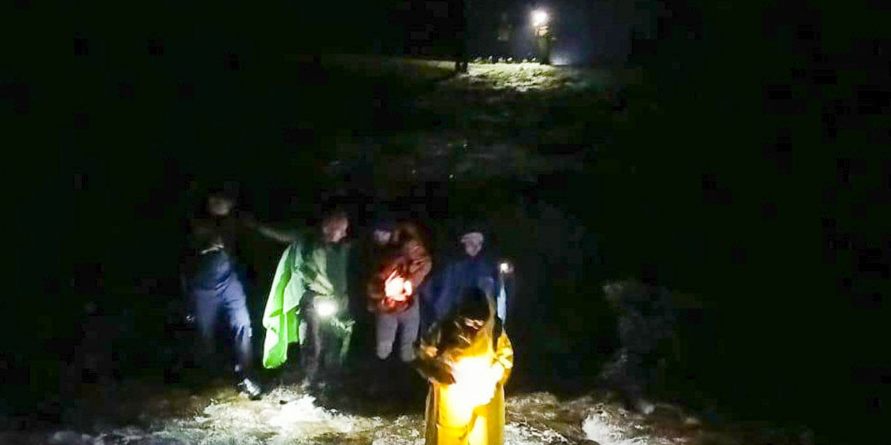 Trabzon'da doğa yürüyüşü yaparken sis nedeniyle yollarını kaybeden 75 kişilik gruba ulaşıldı