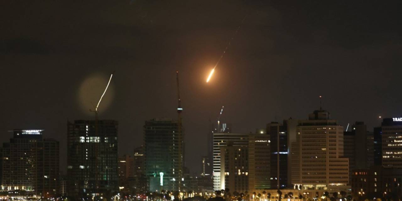 İsrail: "Cuma Gününden Bu Yana İran Tarafından 350 Kadar Balistik Füze Fırlatıldı"