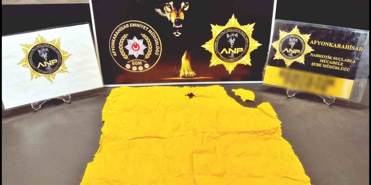 Afyonkarahisar’da Otobüste Peçeteye Emdirilmiş Uyuşturucu Ele Geçirildi