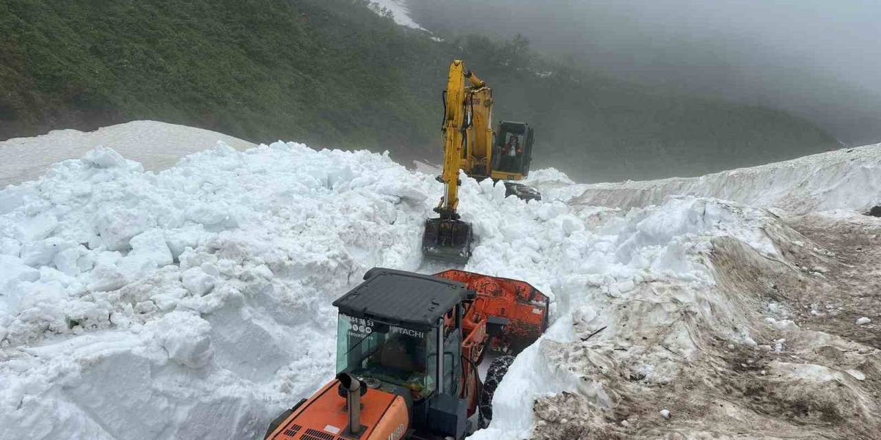 Rize’nin Yaylalarında Karla Mücadele Çalışmaları Sürüyor