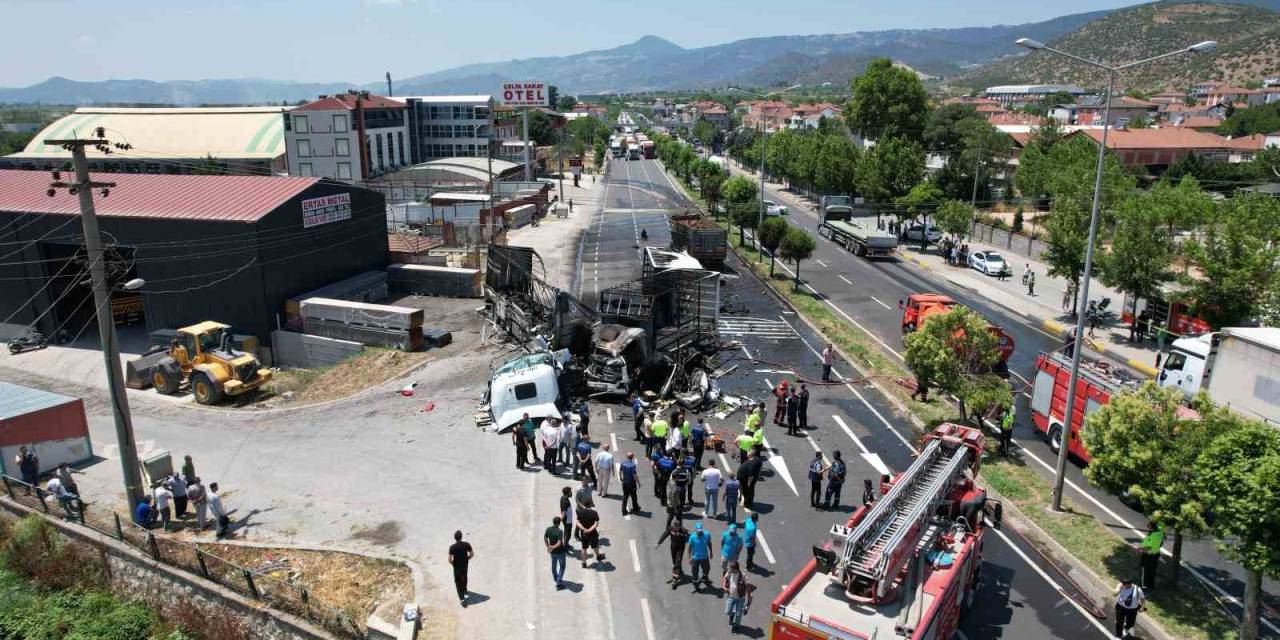 D-650’de Kontrolden Çıkan Tır Karşı Şeride Geçerek Faciaya Yol Açtı: 1 Ölü, 2 Yaralı