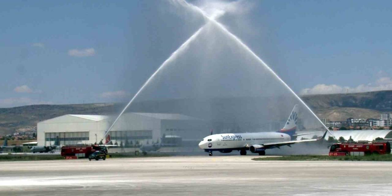 Akib’in Uçağı ‘Su Selamlaması’ İle Kayseri’ye Geldi