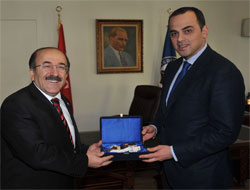 Acaristan Başbakanı'ndan Gümrükçüoğlu'na ziyaret