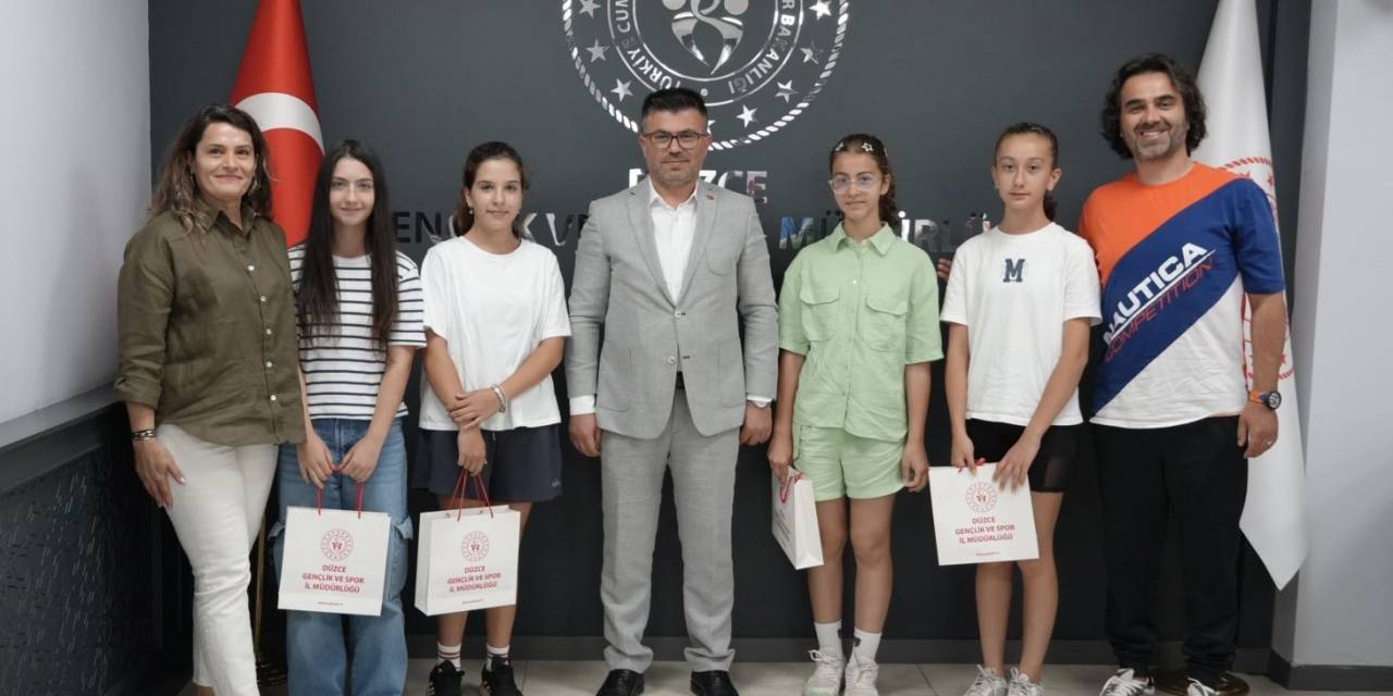 Küçük Tenisçilerden Büyük Başarı