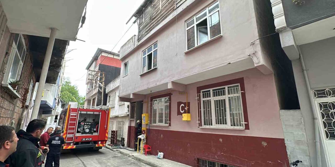 Samsun’da Ev Yangını: Anne Ve Kızı Dumandan Etkilendi