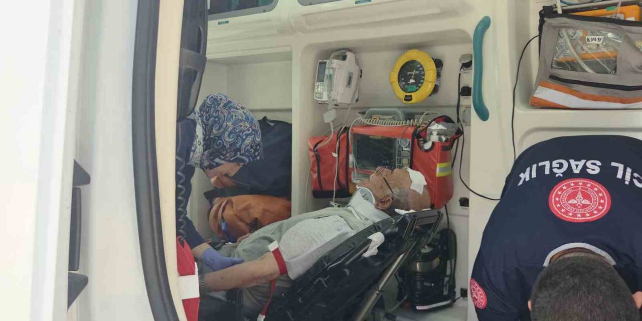 Direksiyon Başında Fenalaştı 4 Araca Çarparak Durabildi