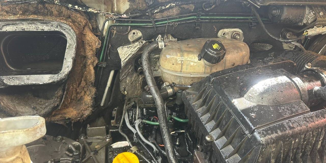 Minibüste Çıkan Yangın İtfaiye Ekiplerince Söndürüldü