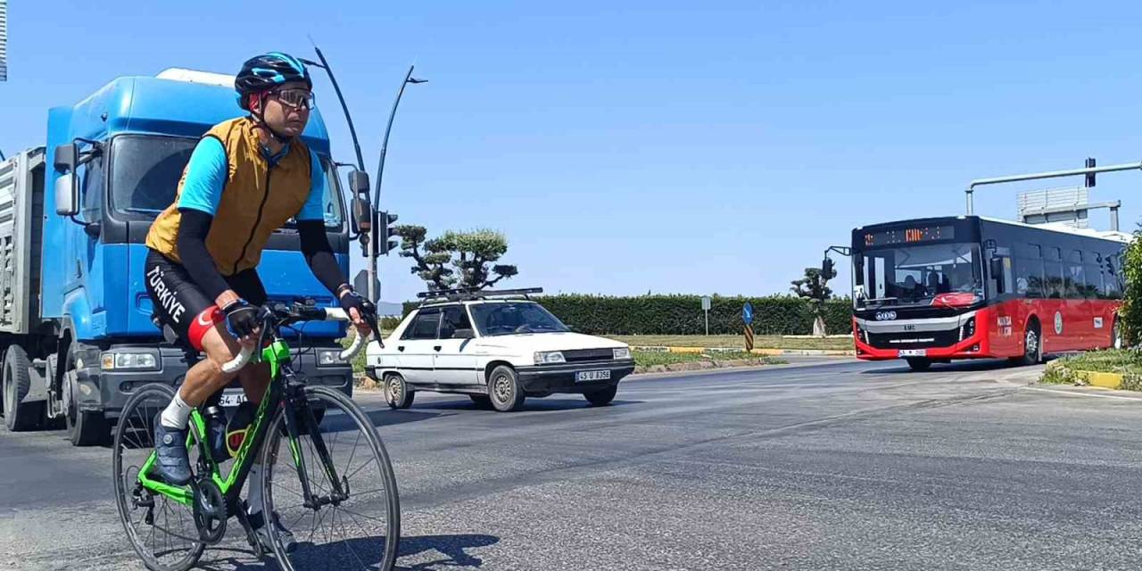 Manisalı Bisikletçi Ferdi Zeyrek İçin Pedal Çevirdi