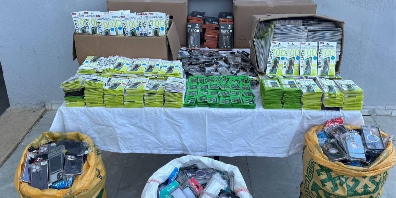 Gümrük Kaçağı Cep Telefonu Aksesuarı Ele Geçirildi