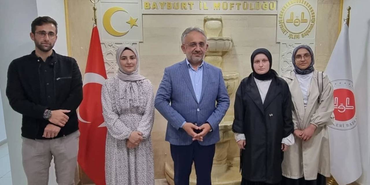Bayburt’ta Umre Ödüllü Bilgi Yarışmasında Dereceye Giren Öğrenciler Belli Oldu