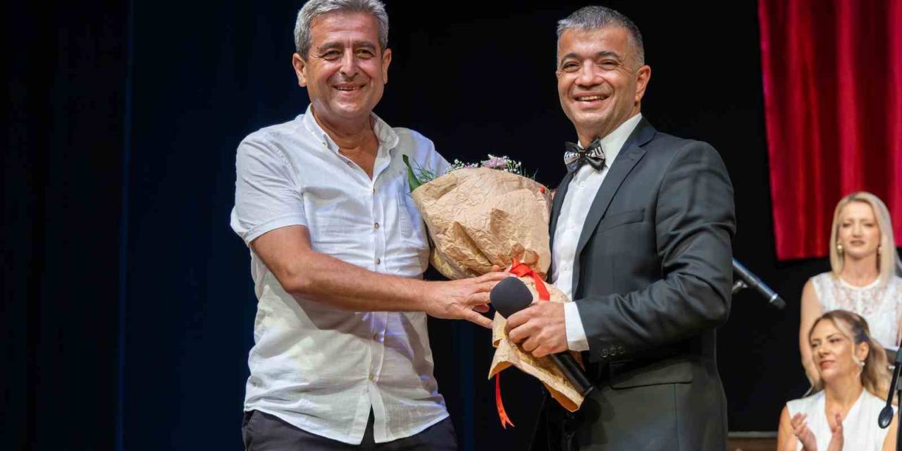Manavgat Belediyesi Tsm Korosu’ndan "Solistler Geçidi" Konseri
