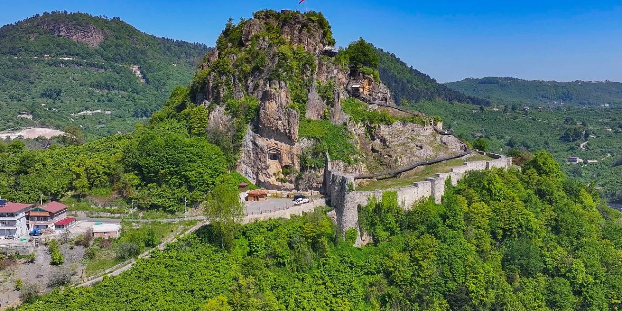 Ünye Kalesi 14 Günde 35 Bin Ziyaretçiyi Ağırladı