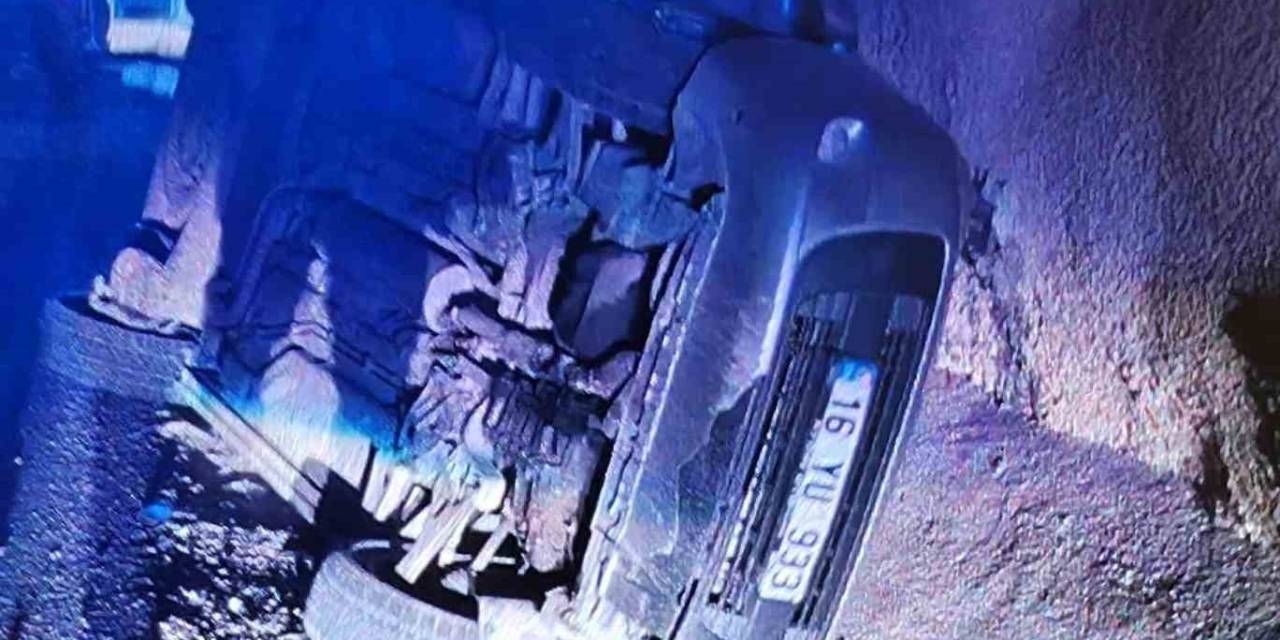 Bursa’da Kontrolden Çıkan Otomobil Devrildi